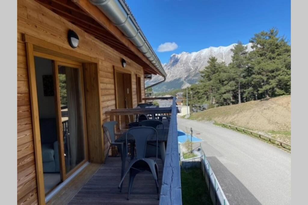 Appartement De Charme Dans Residence Avec Piscine La Joue Du Loup Le Devoluy Exterior photo
